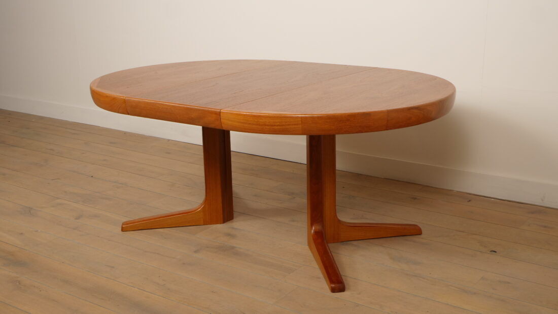 Vintage round dining table | extendable | teak | 120 cm - 220 cm