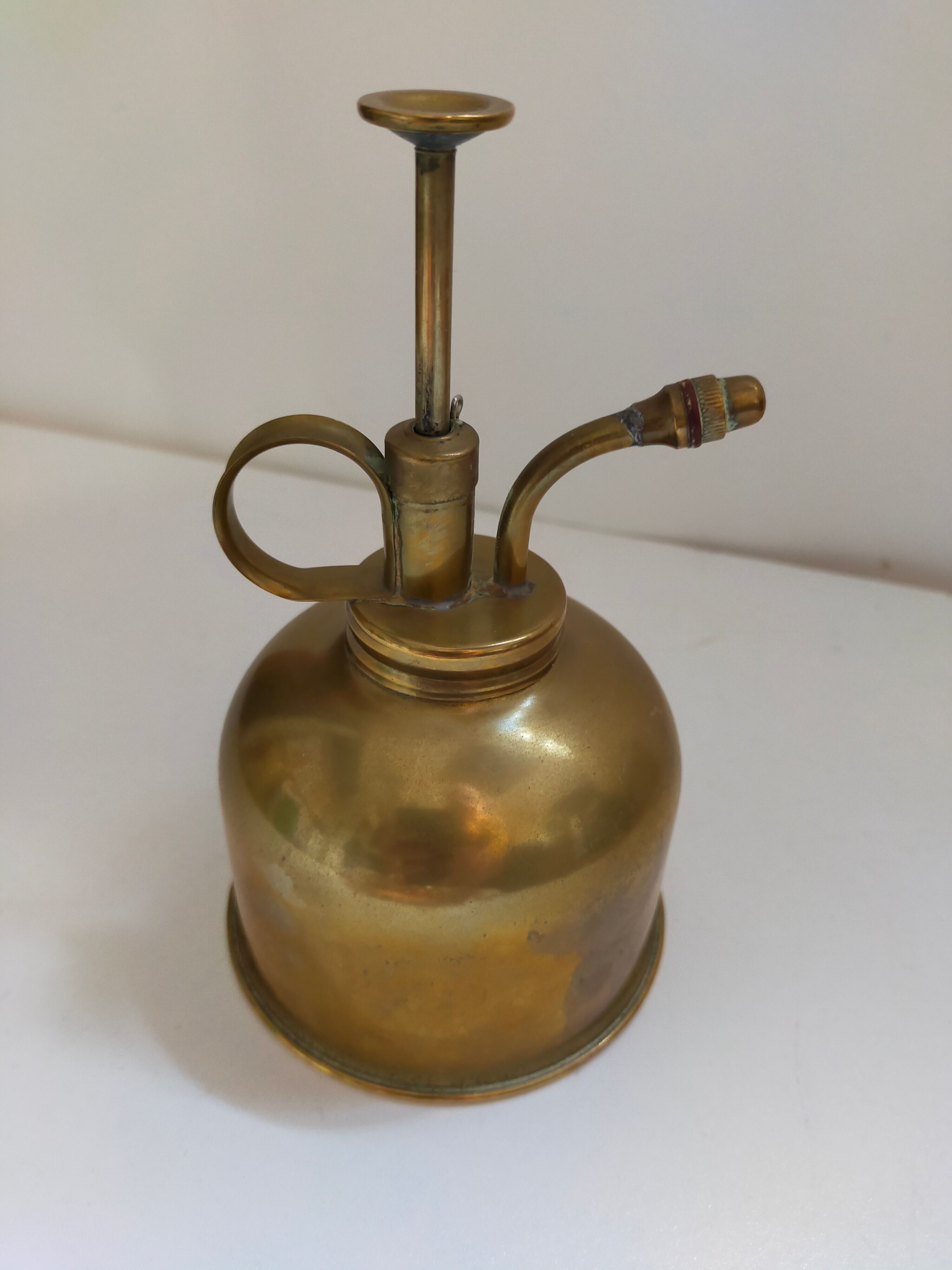 Golden copper spray vaporizer for plants