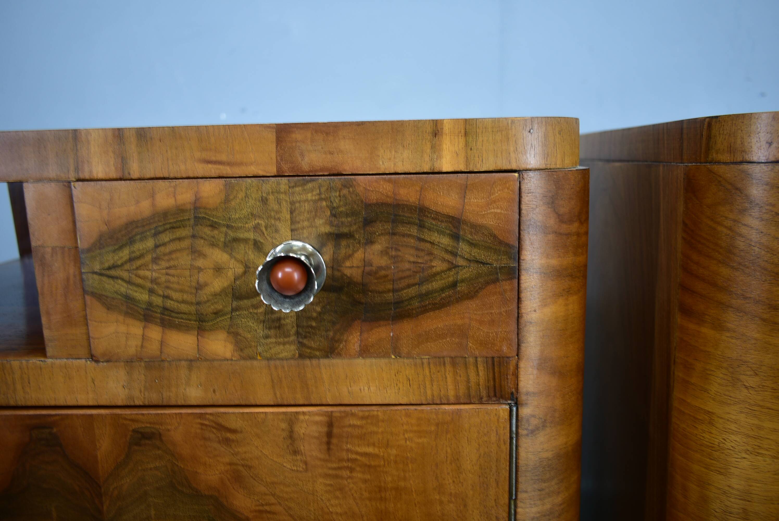 Table de chevet art déco des années 1937, Tchécoslovaquie
