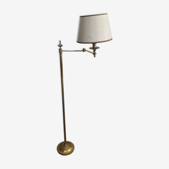 Floor lamp with articulated arm