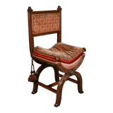 Chaise Curule en Noyer massif, goût Renaissance – Fin XIXe