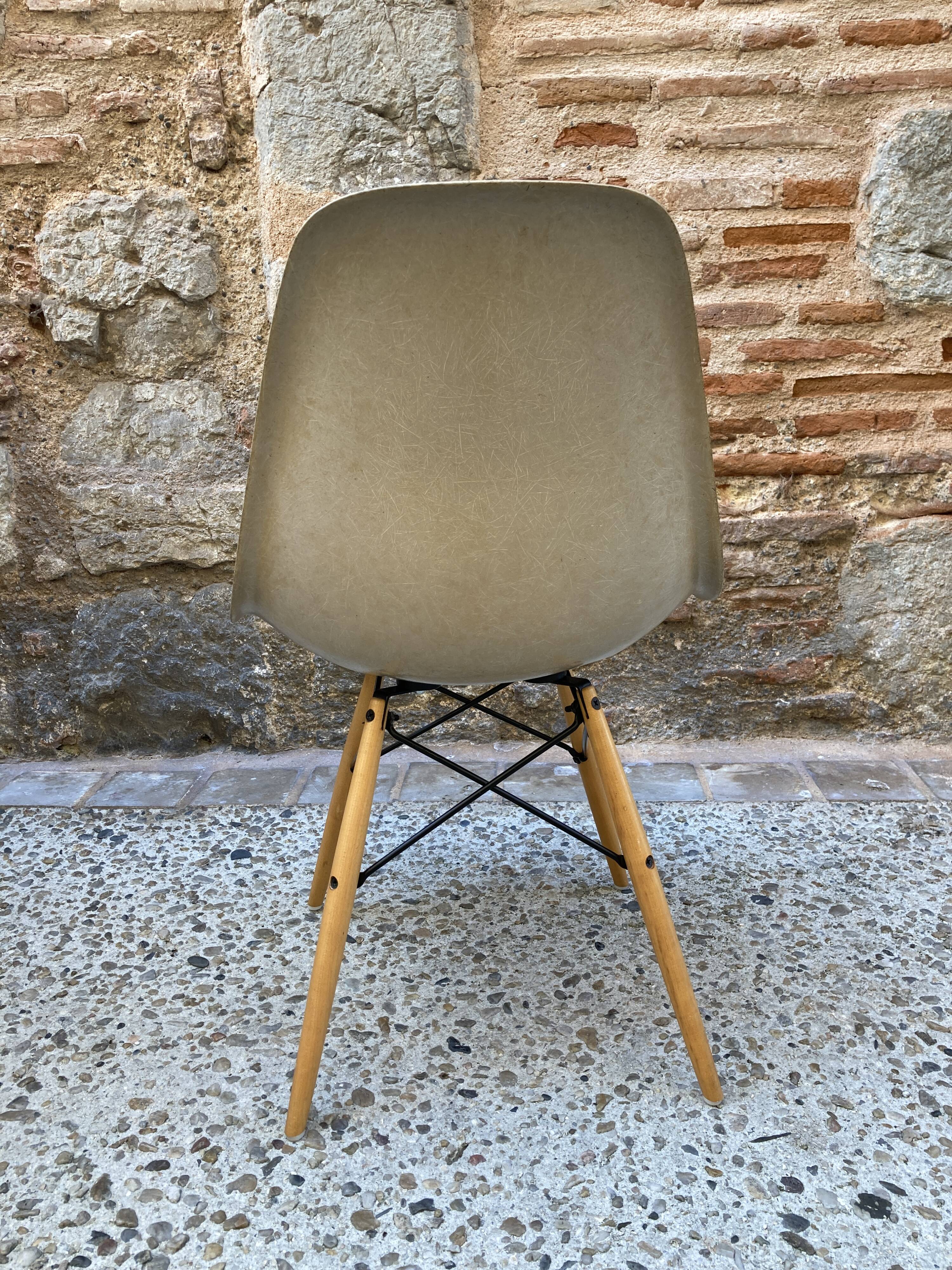 Beige chair DSW Eames