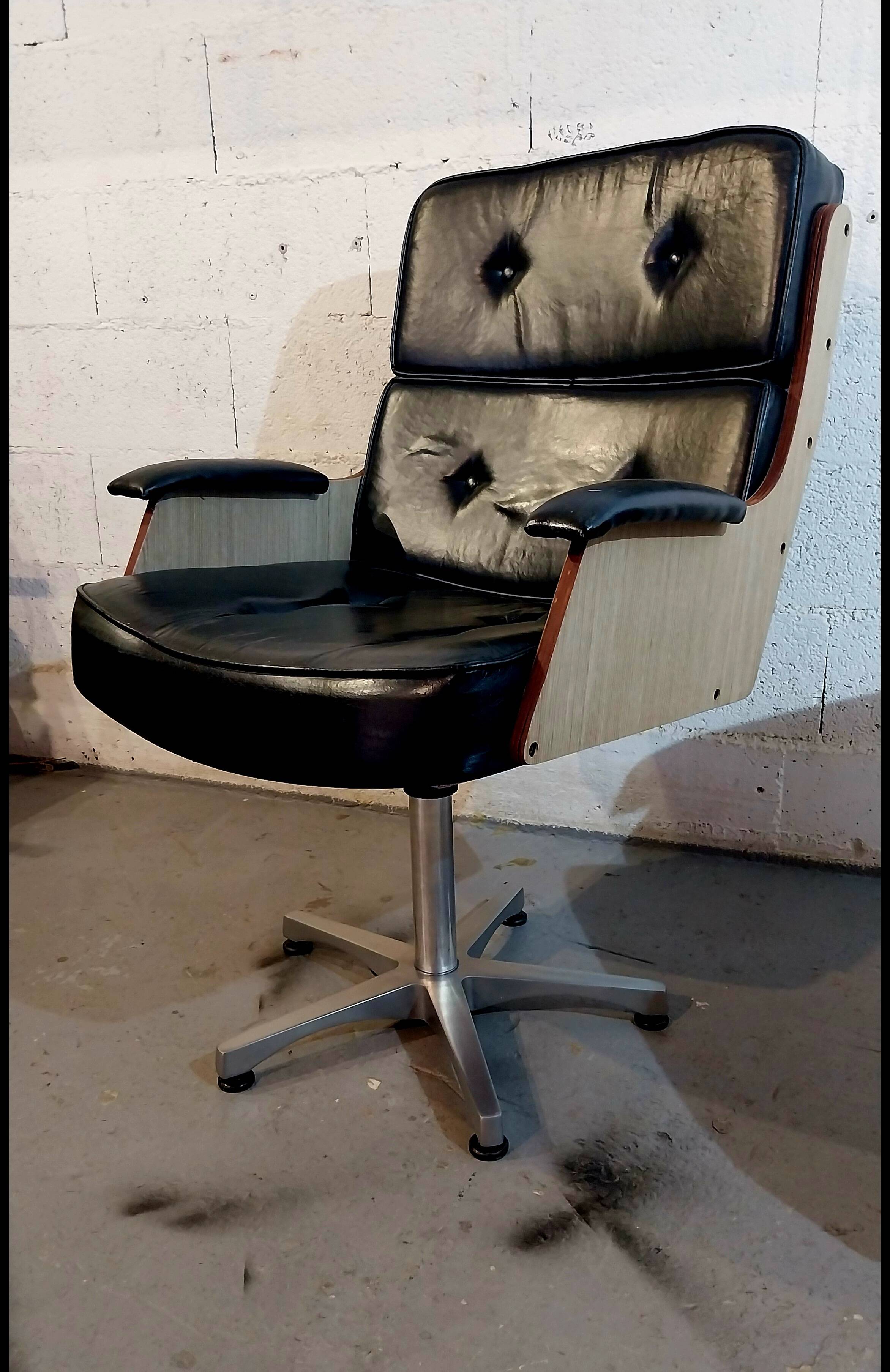 Pair of Italian armchairs 1960