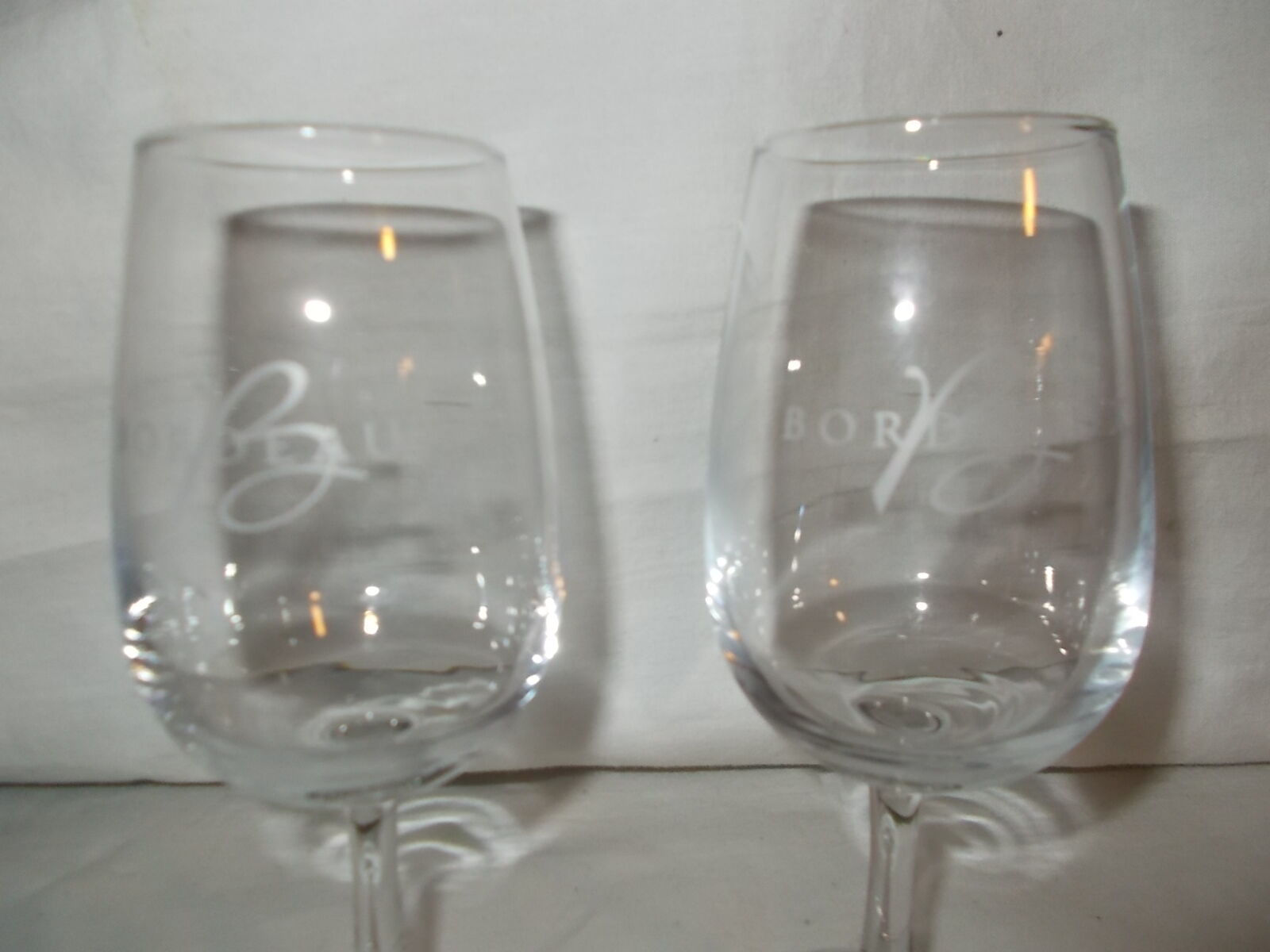 2 glasses bistro wine Bordeaux