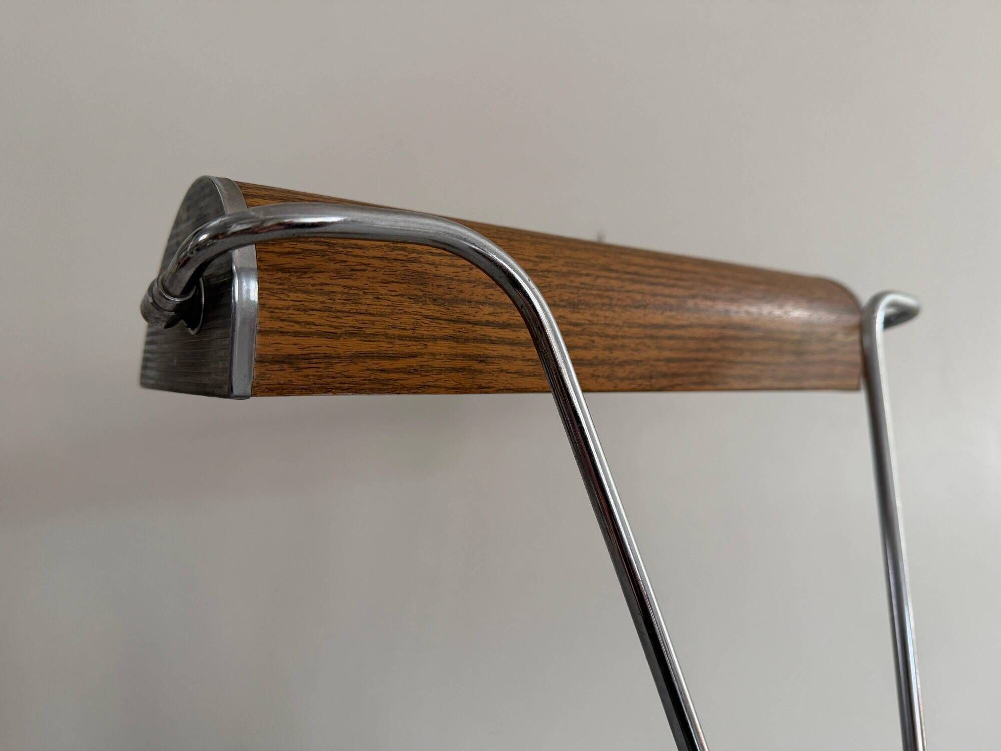 Large metal desk lamp with Wood Design texture by Eileen Gray, 1950s, France.