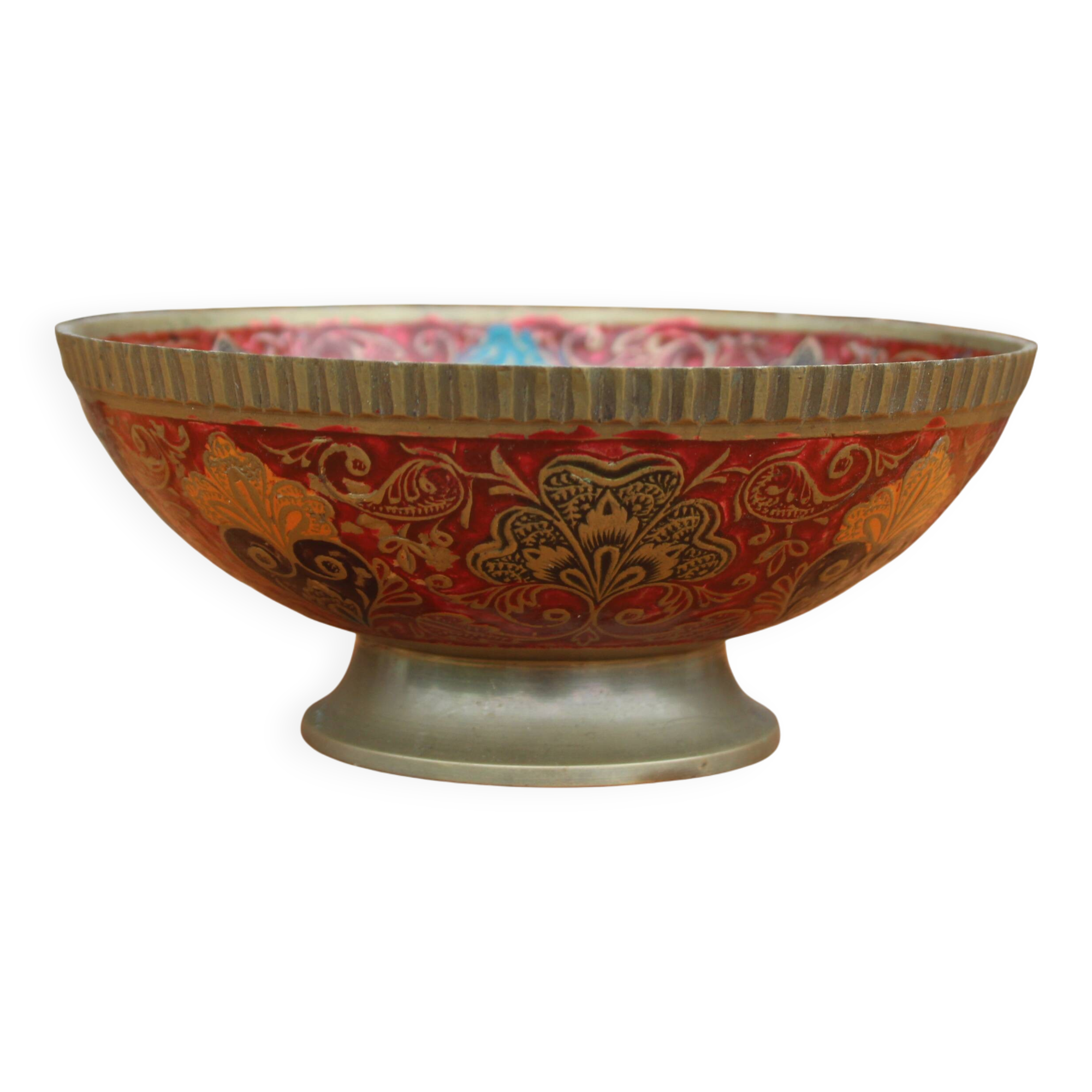 Decorative bowl in hammered brass, oriental style