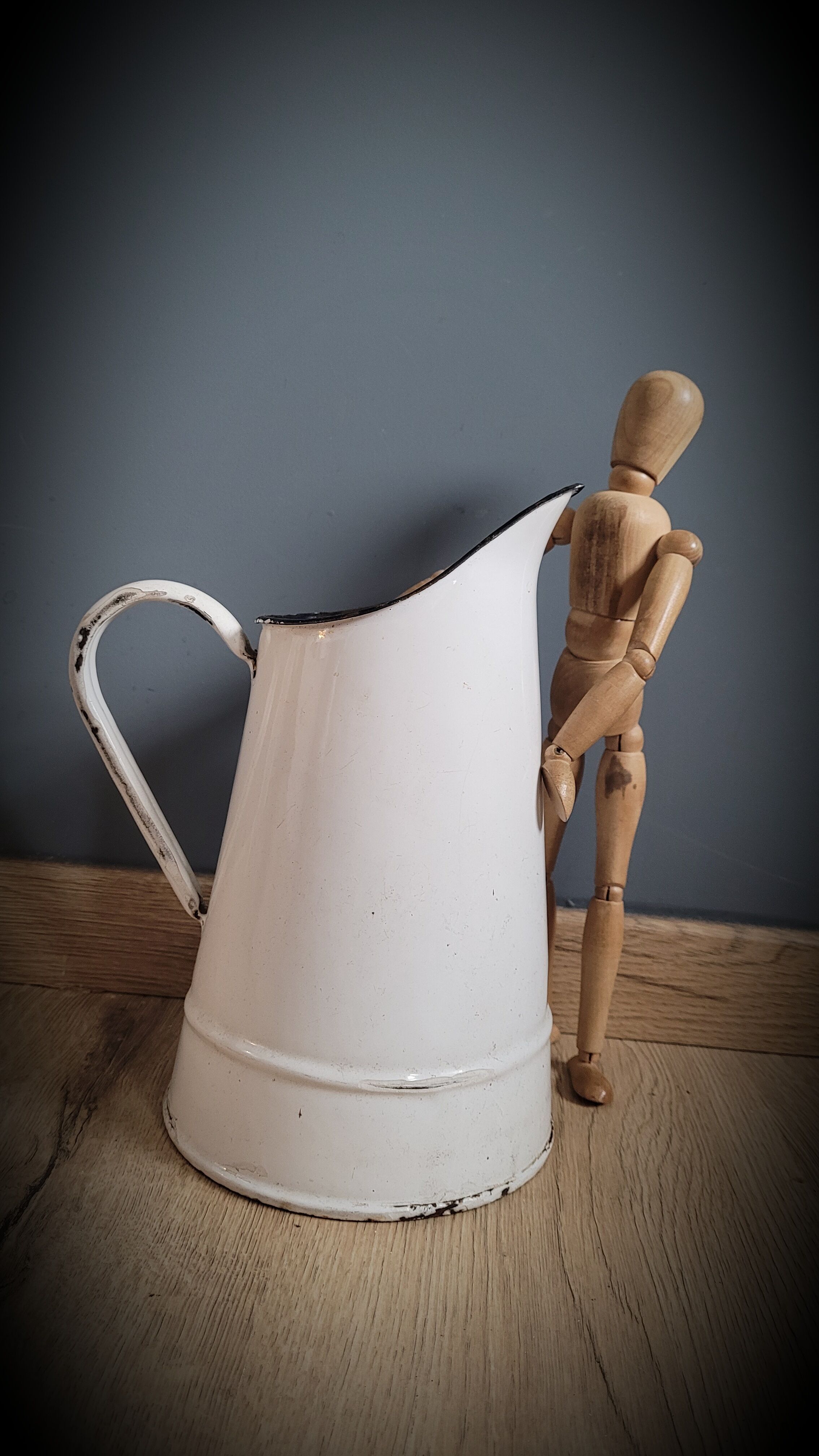 White enamelled broc P