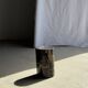 Table d'appoint en bois pétrifié noir