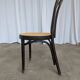 Chaise de salle à manger vintage en bois cintré : siège en osier noir de style Thonet
