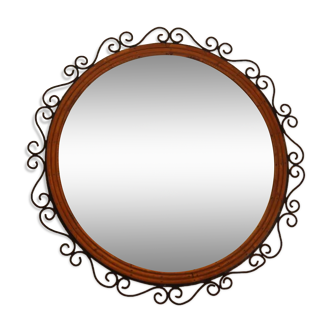 Round mirror in iron and rattan