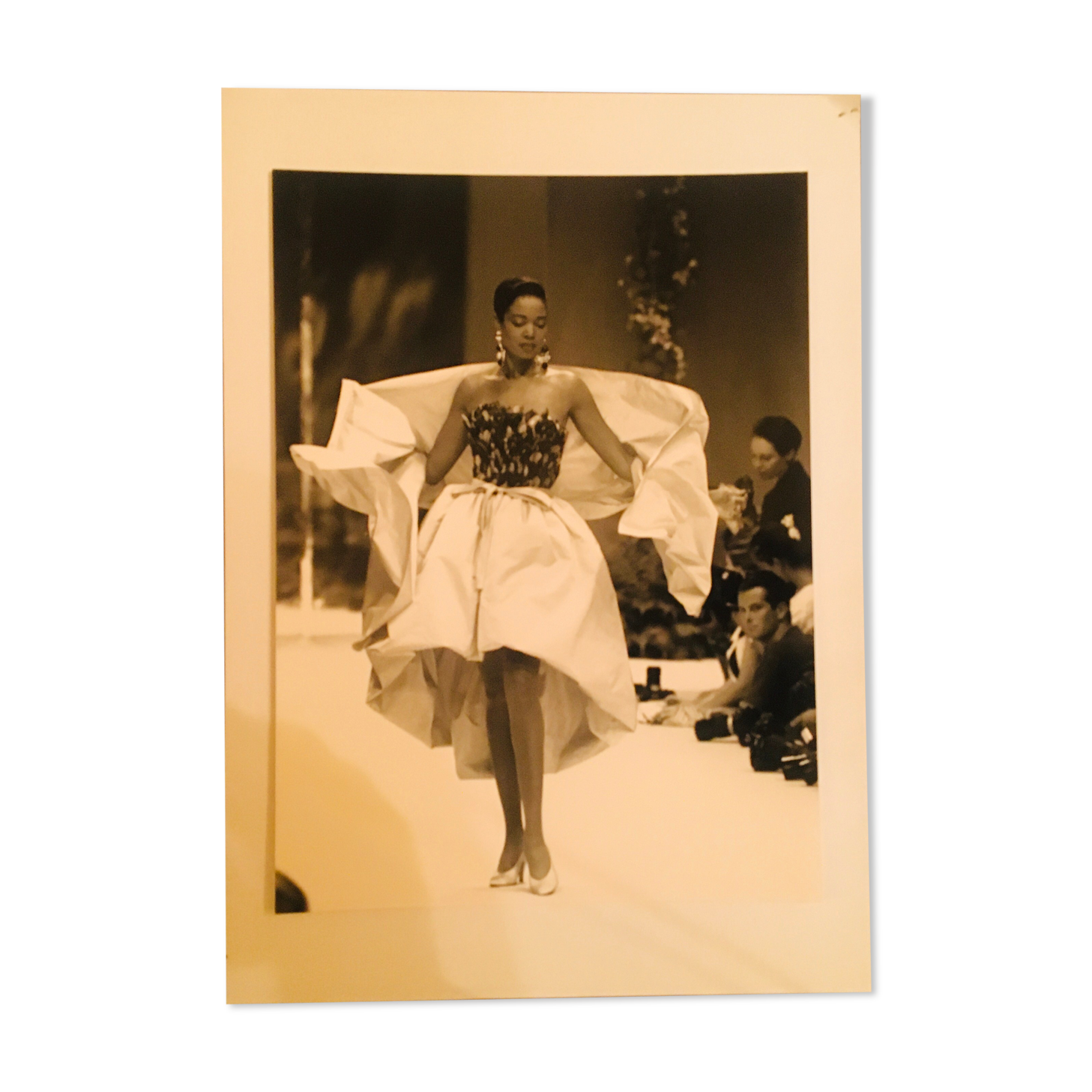 Photographie de mode Givenchy de presse vintage originale années 1990