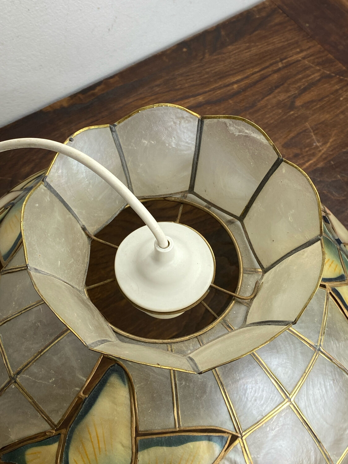 Pendant light, chandelier in mother-of-pearl and brass