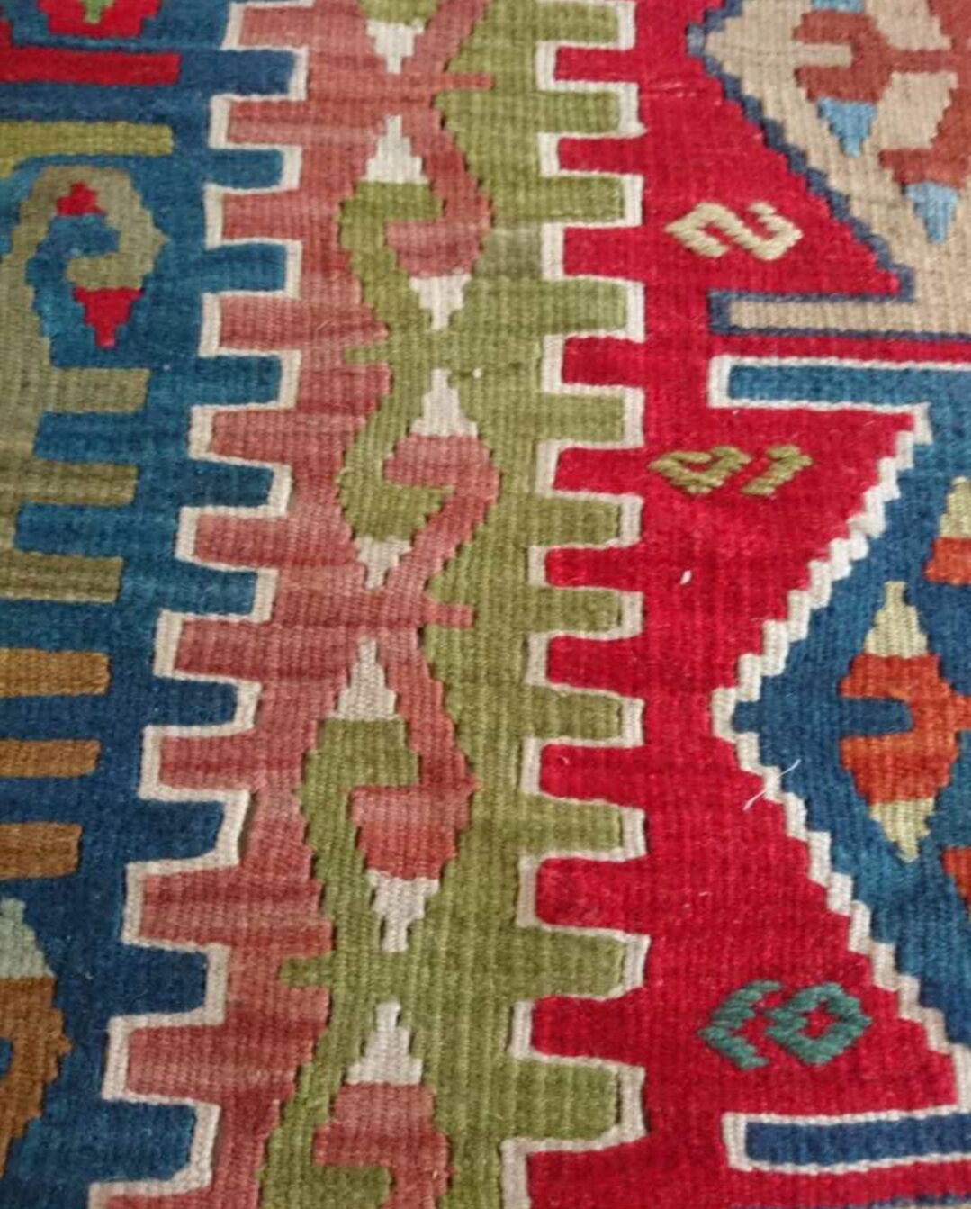 Turkish Kilim carpet , woven by hand in pure wool, 200x125cm