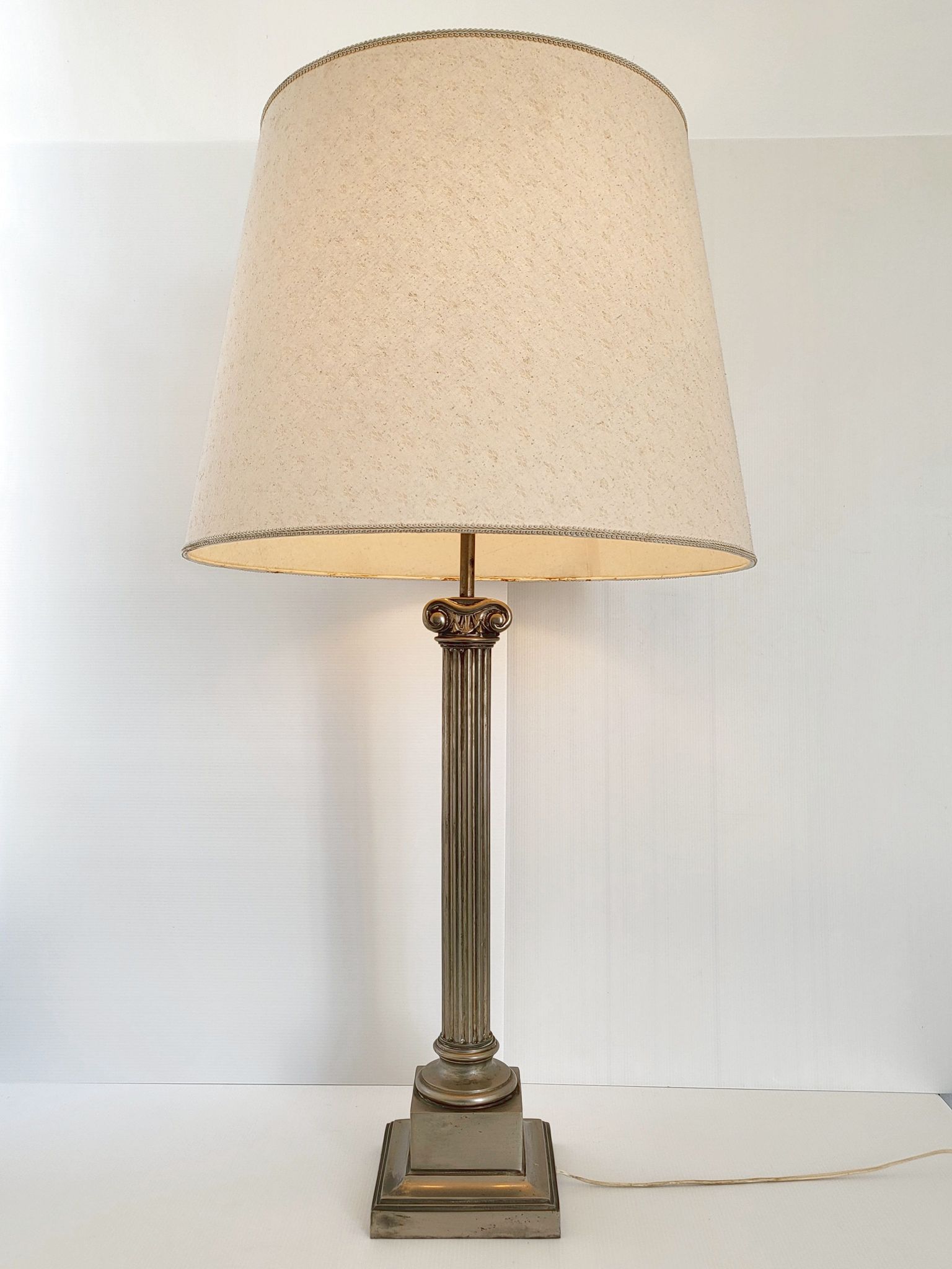 Lampe colonne ionique vintage 1970