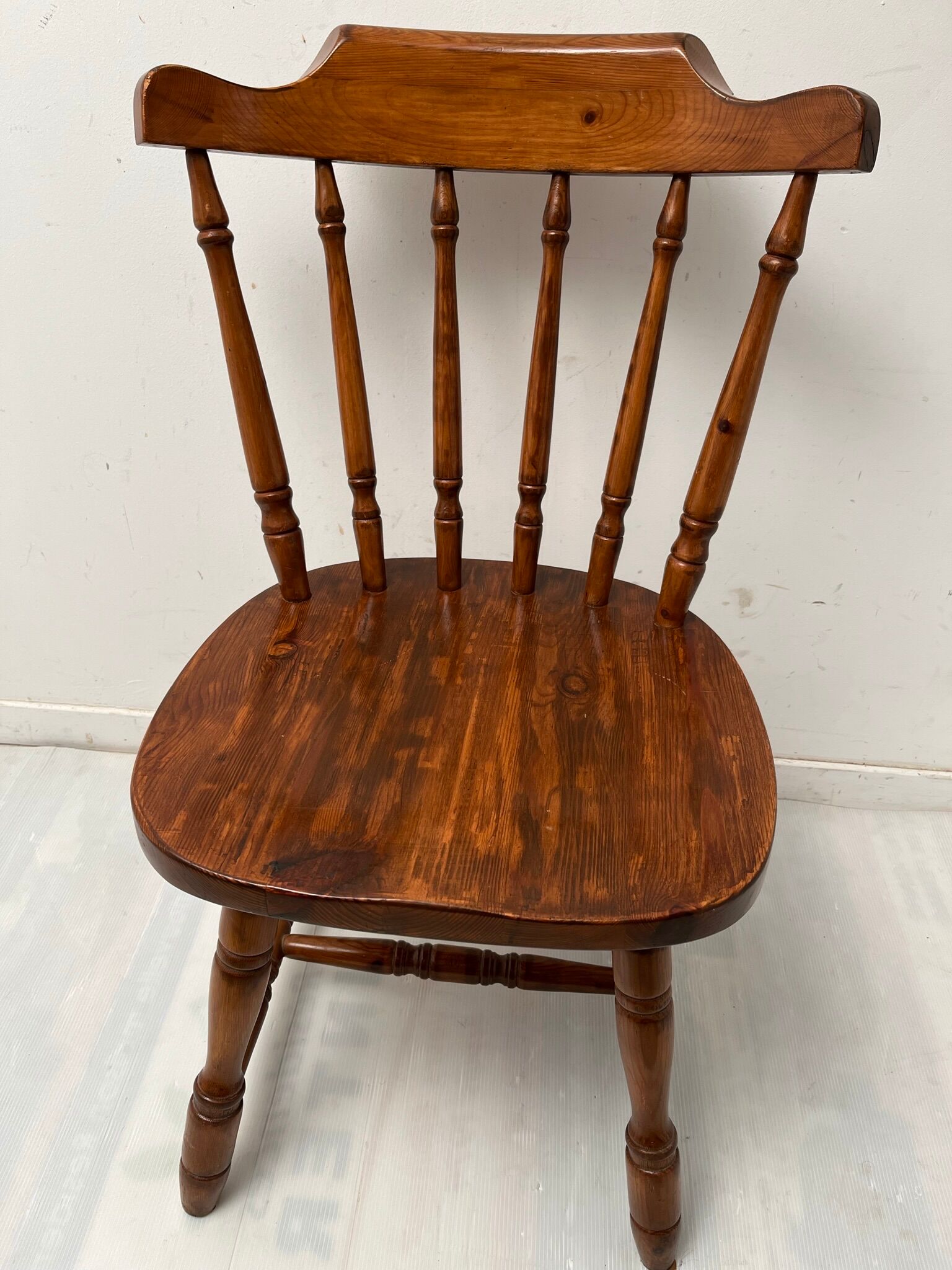 4 chaises western de saloon vintage 1970-1980