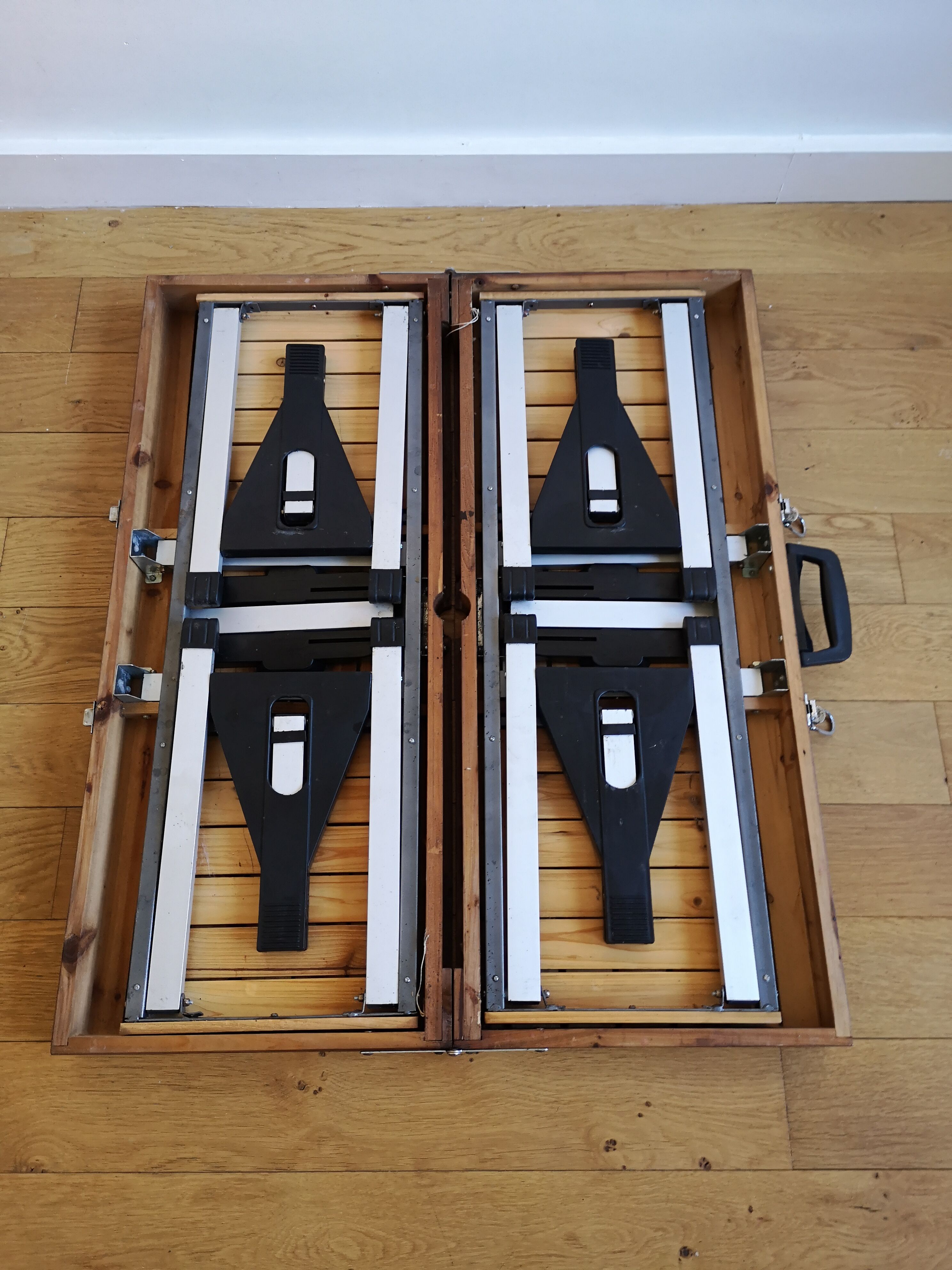 Folding wood picnic table