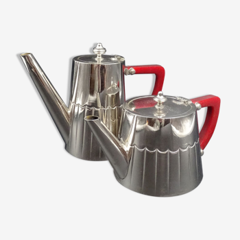 Paire de verseuses théière et cafetière en métal argenté, poignées en bakélite rouge, vers 1940