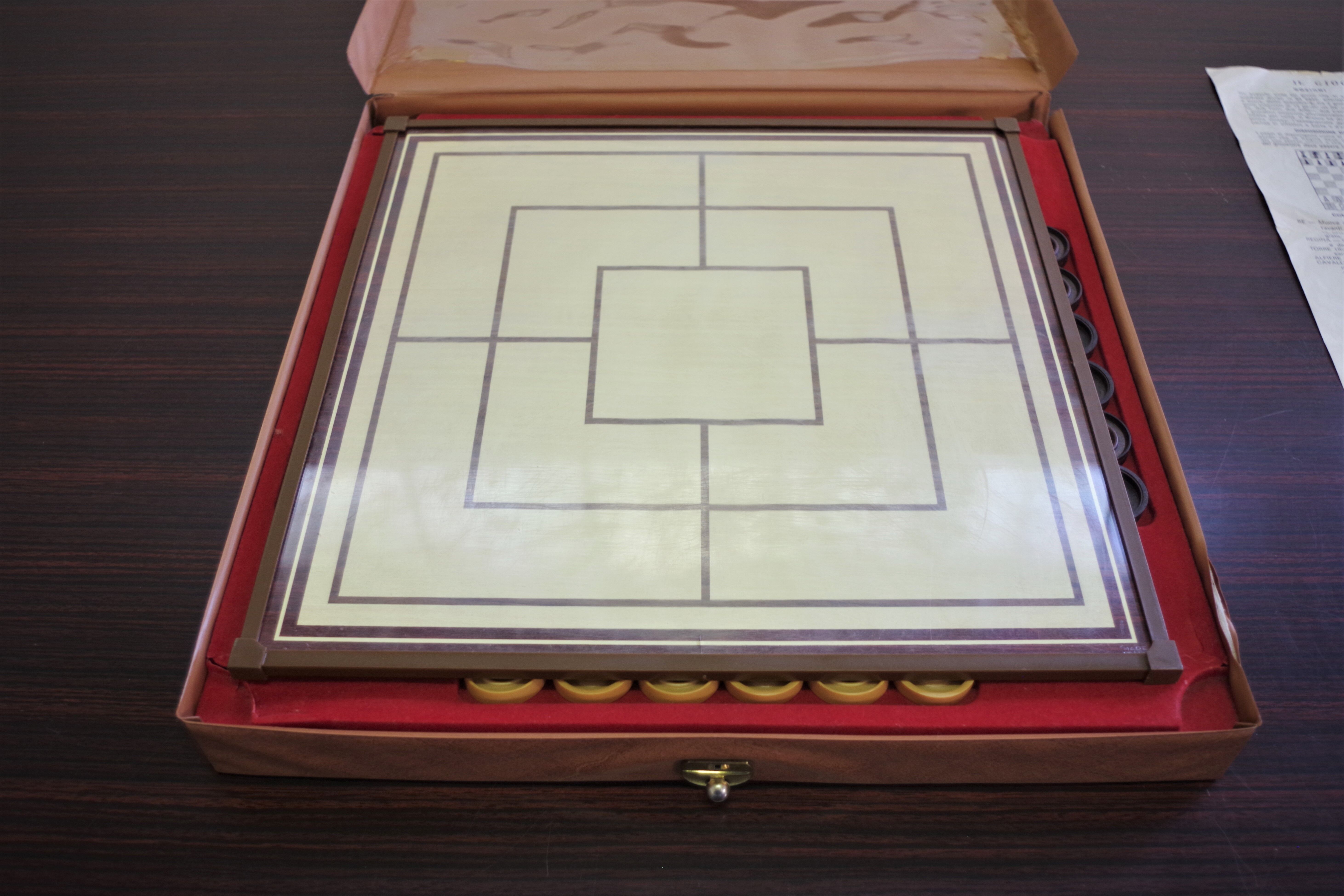 Made in Italy chessboard of the 1970s