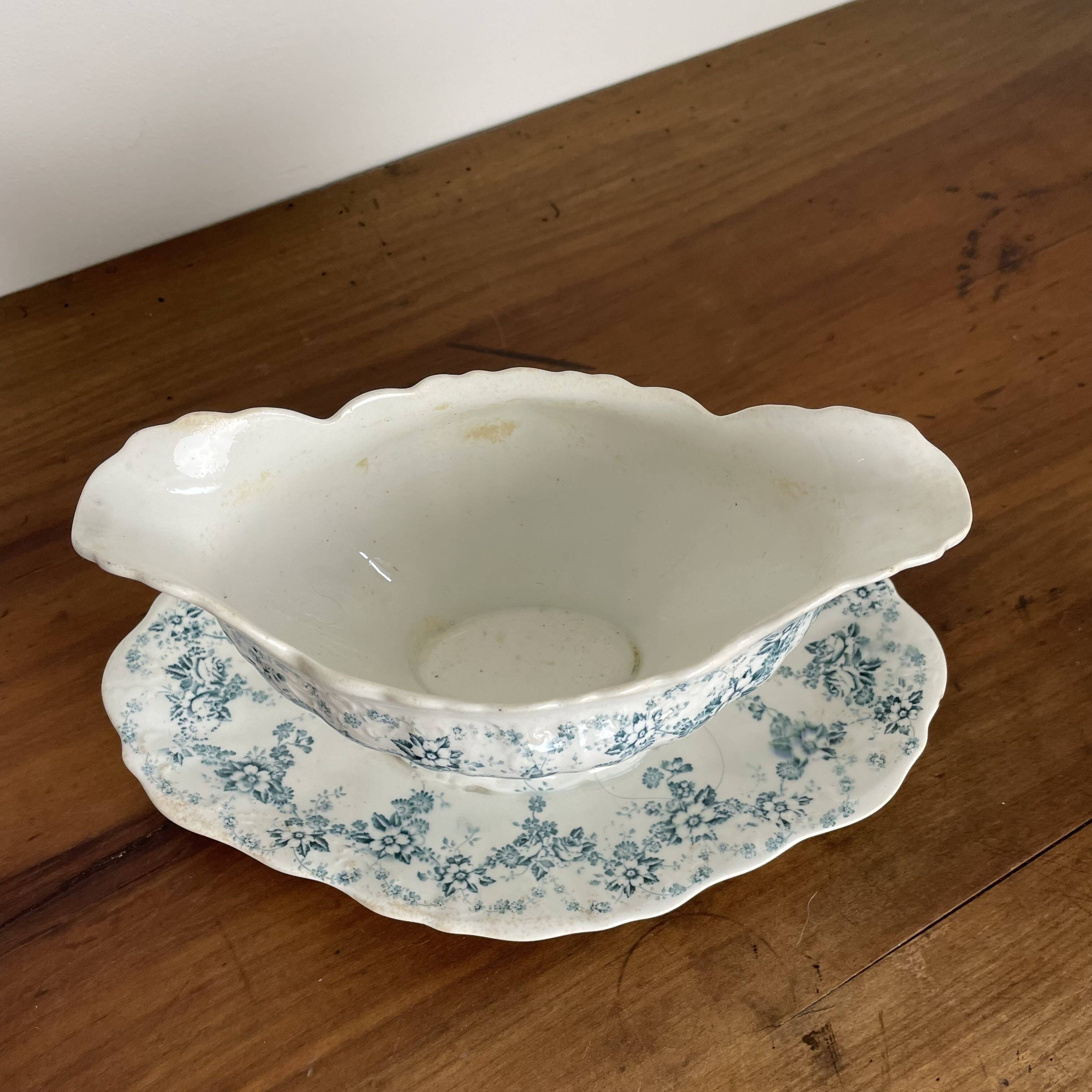 Maastricht earthenware sauce boat, Clara model