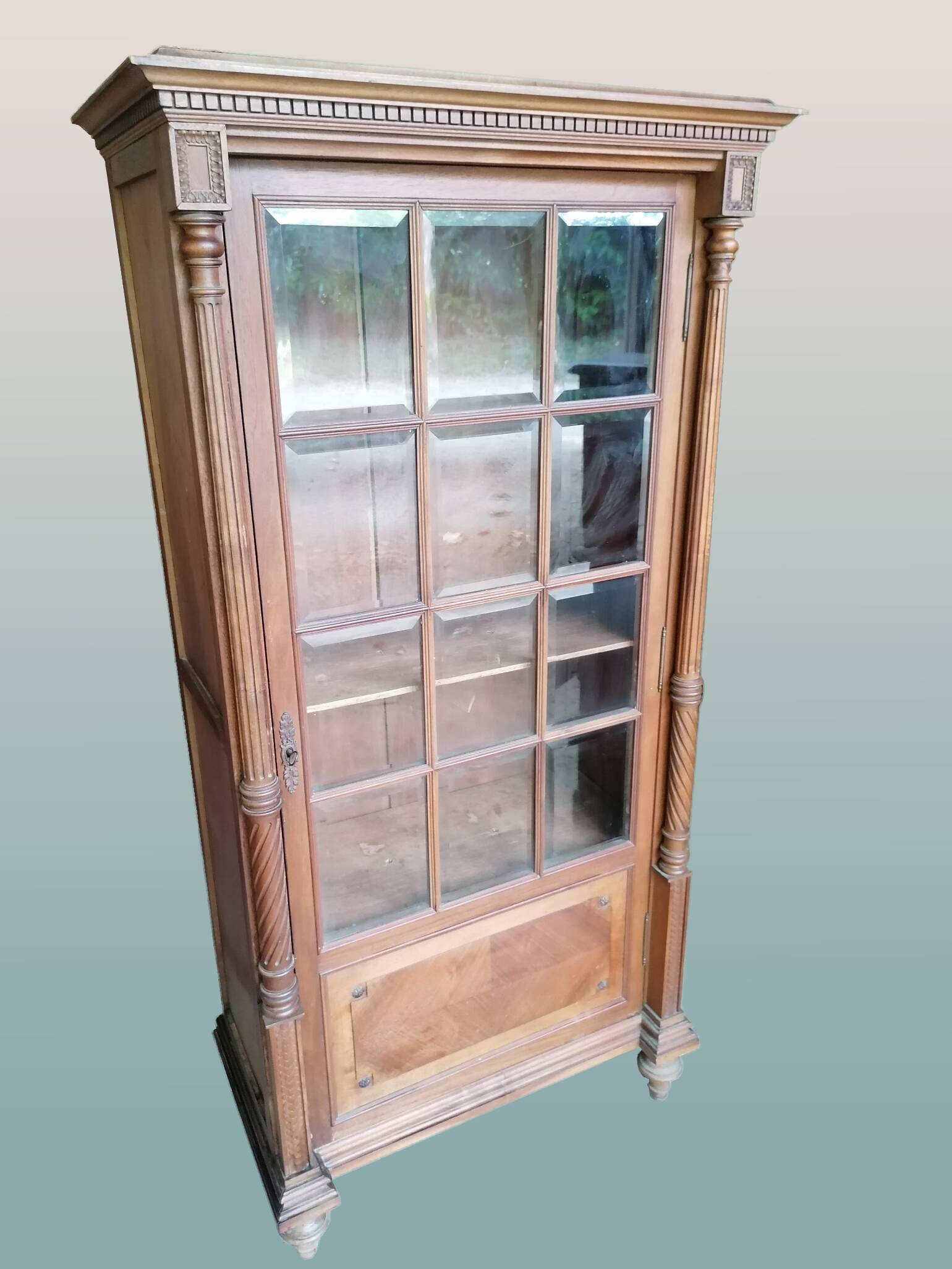 Vitrine à étagères style Henri 2.