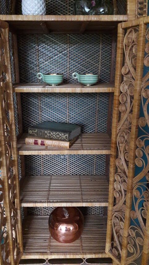 Shelf rattan peacock