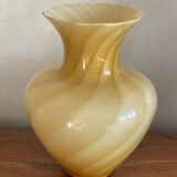 Round vase