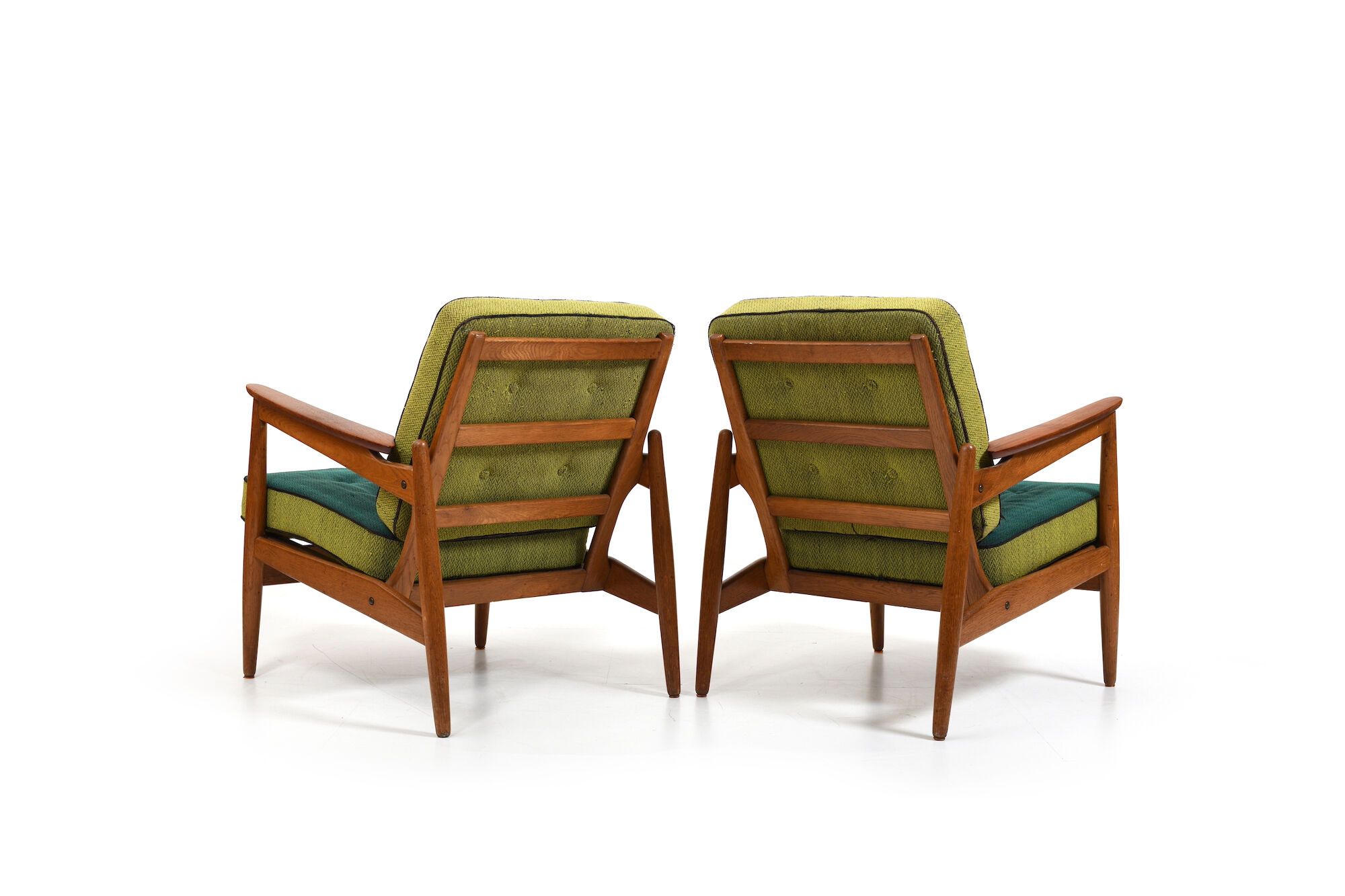 Paire de fauteuils en chêne et teck du début des années 1950