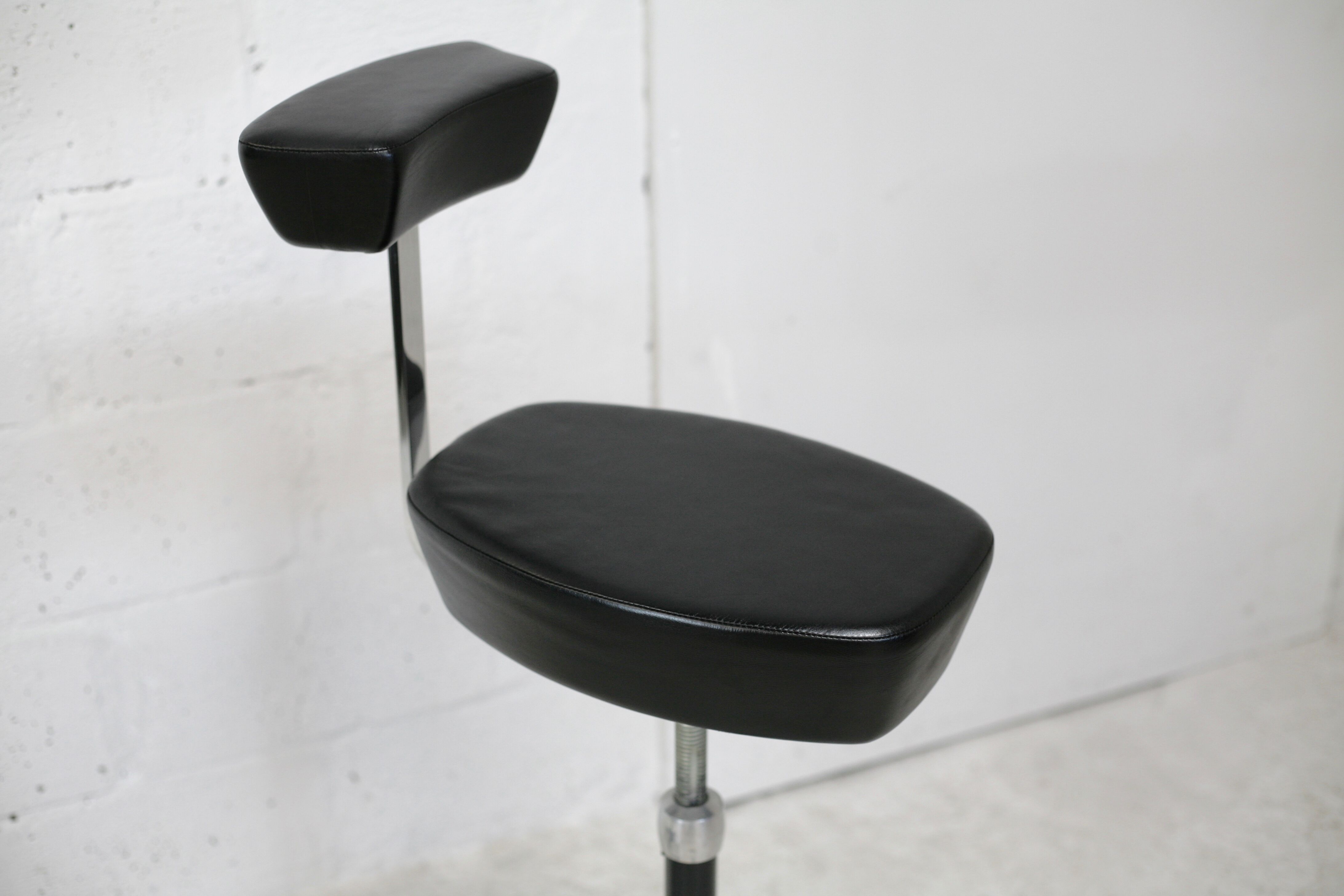 Pair of high stools by Georges Nelson, Vitra, 2001