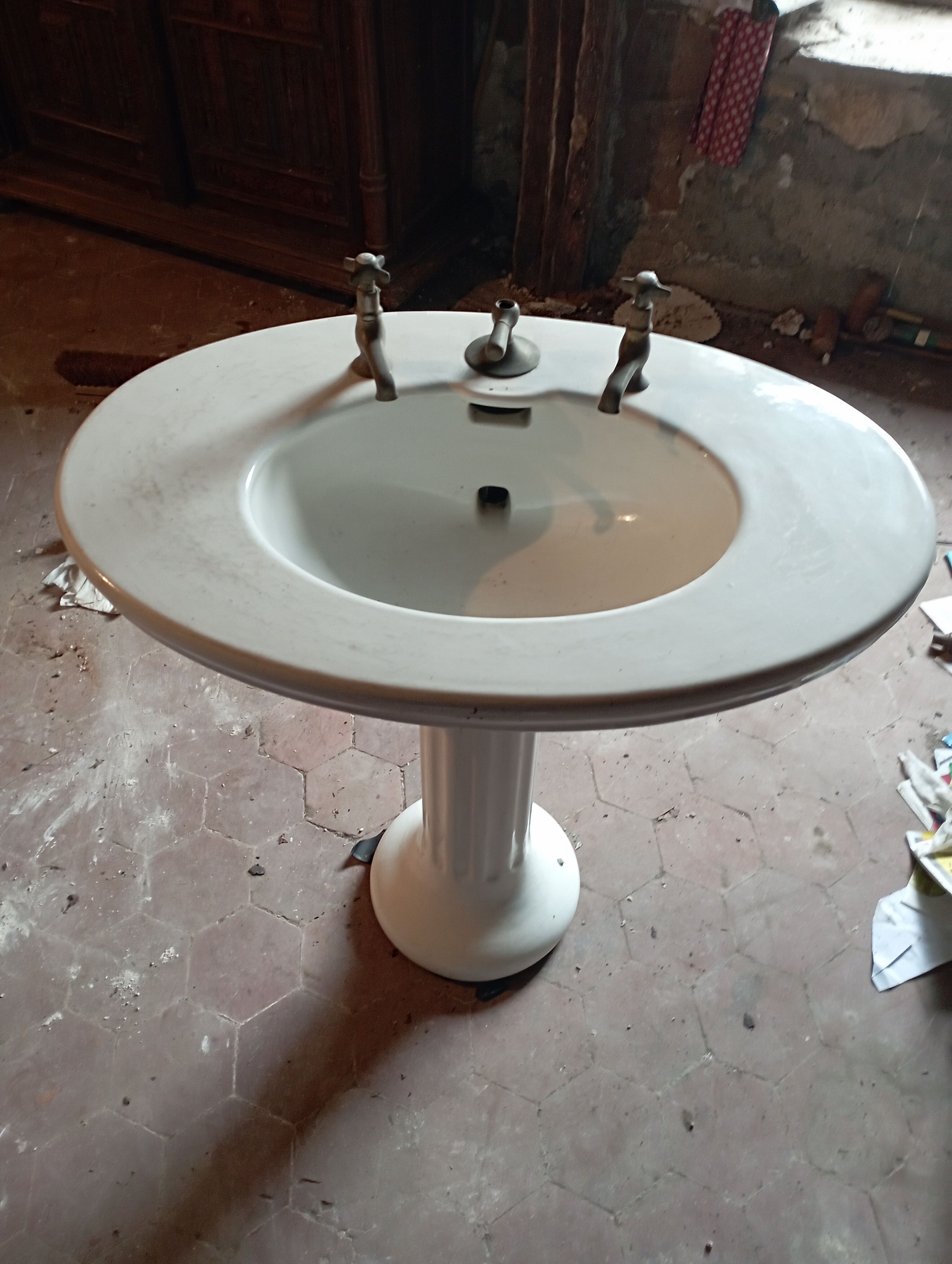 Old washbasin