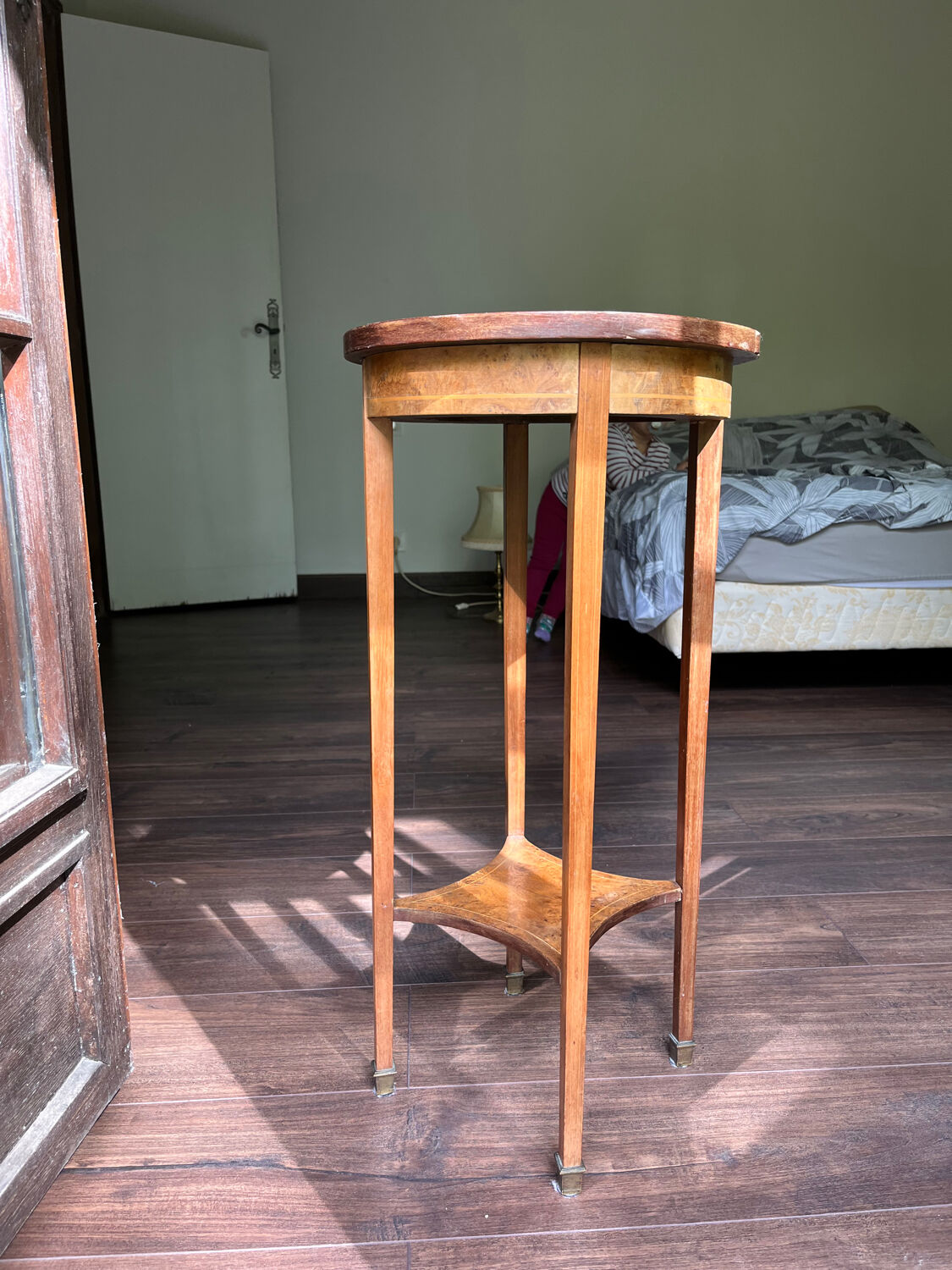 Wooden pedestal table with marquetry