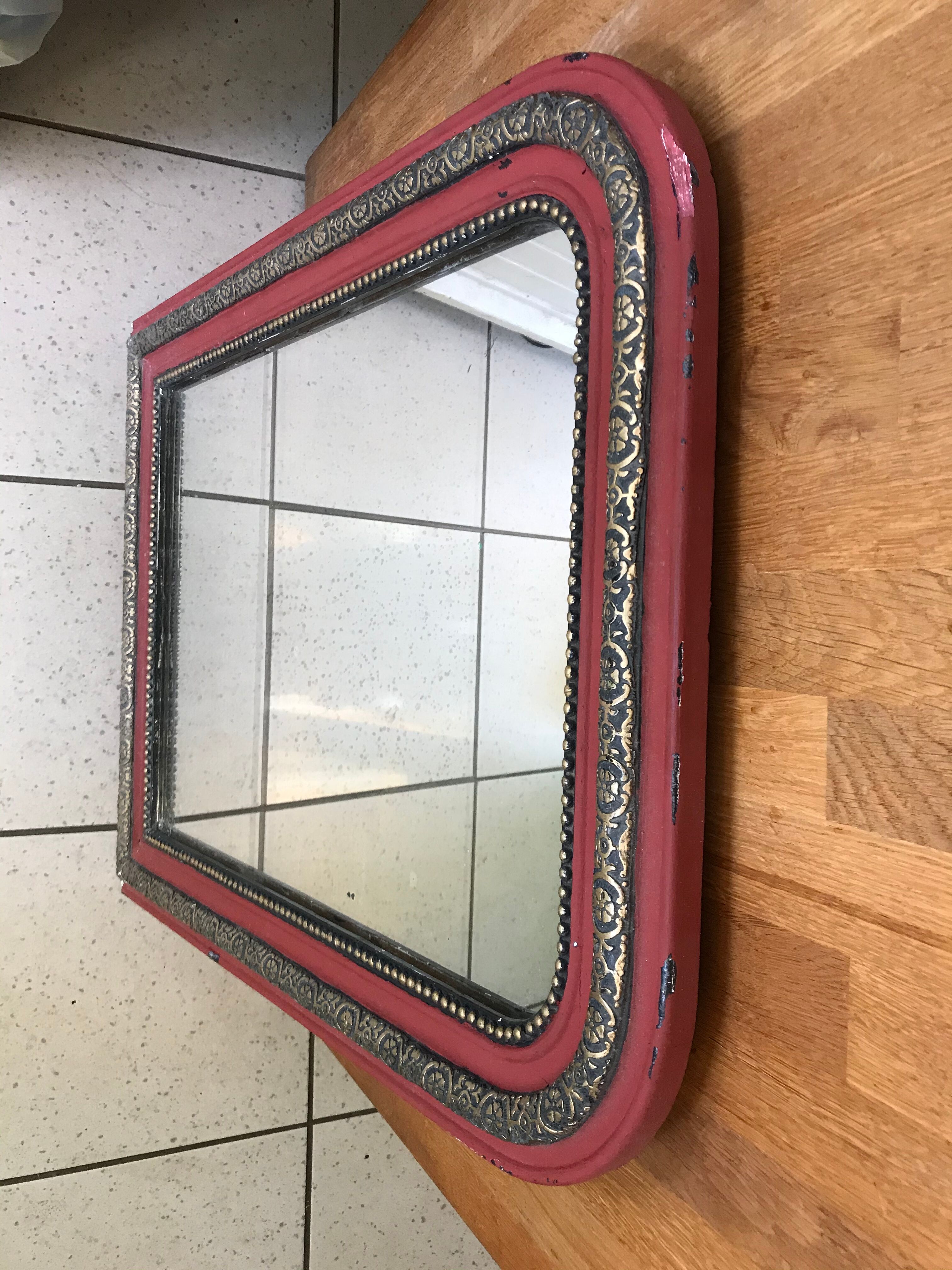 Antique Louis Philippe mirror in wood and plaster with a row of pearls and vintage friezes