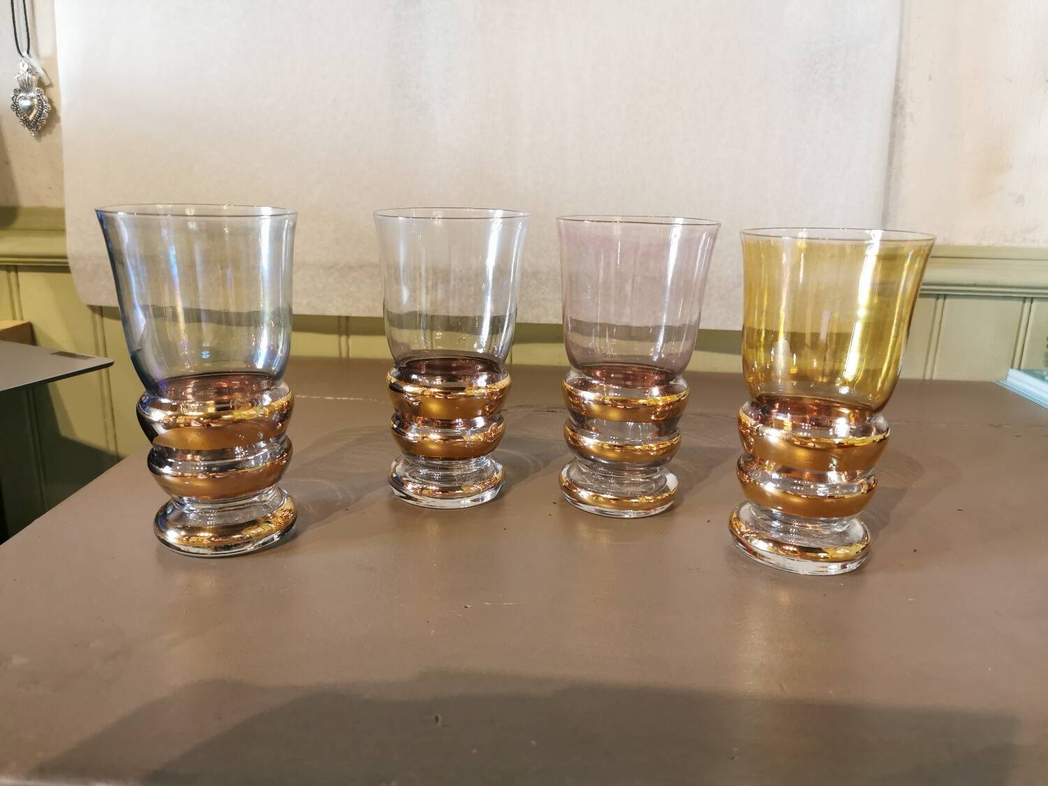 Suite de 4 verres vintage pied doré