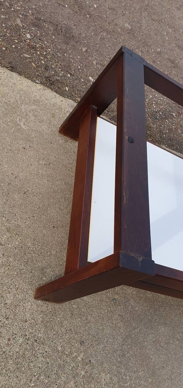 Table basse vintage des années 1970 137 cm wengé verre fumé panier en osier