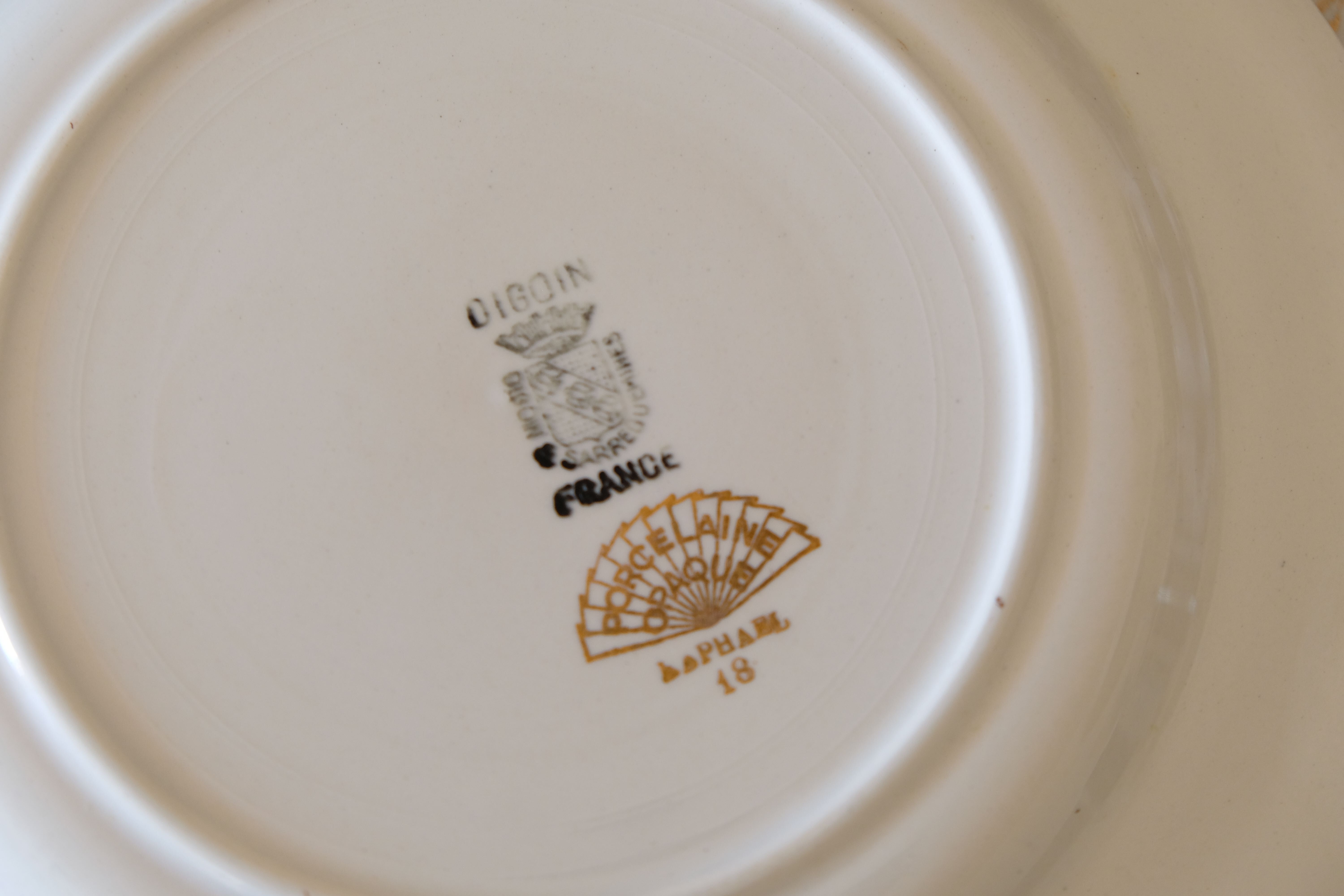 Set of opaque porcelain plates 'Raphael' from the French manufacturer Digoin-Sarreguemines