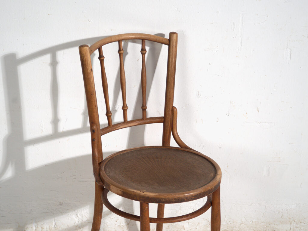 Paire de chaises style Thonet en bois courbé à barreaux tournés – Europe centrale, vers 1920