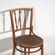 Pair of Thonet-style chairs in bent wood with turned spindles – Central Europe, circa 1920