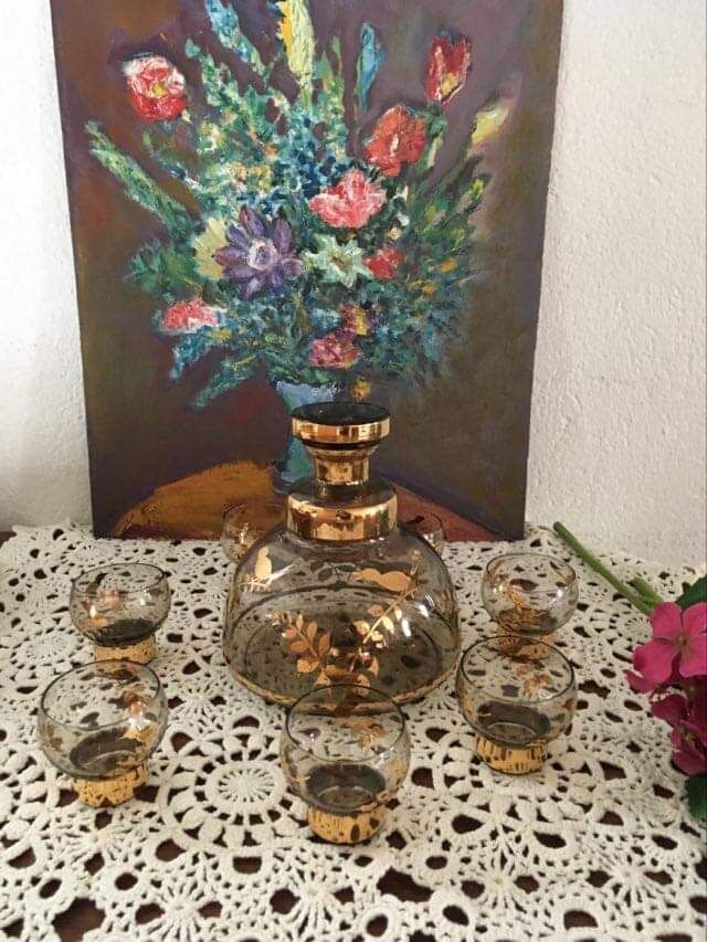 Art Deco liquor service.