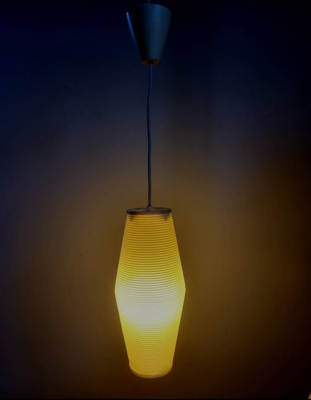 Rotaflex space age hanglamp, ovale vorm in geperst kunststof, jaren 1960