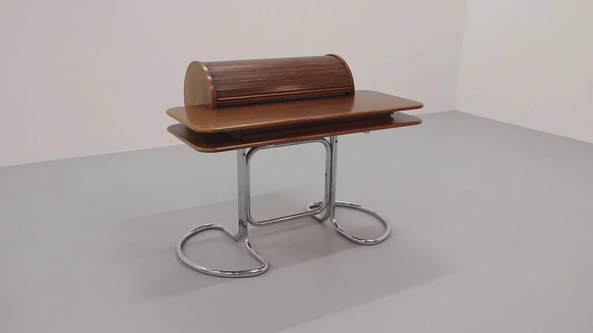 Italian design “Maia” walnut desk by Giotto Stoppino for Bernini, 1960s