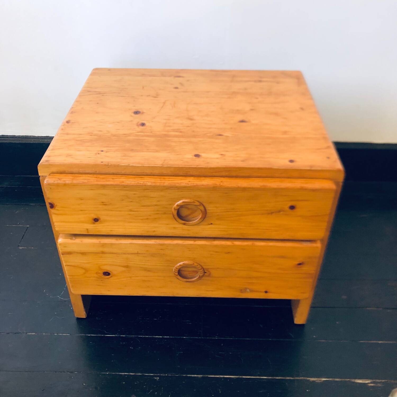 Bedside table assigned to Charlotte Perriand for Les Arcs, in pine, circa 1960.