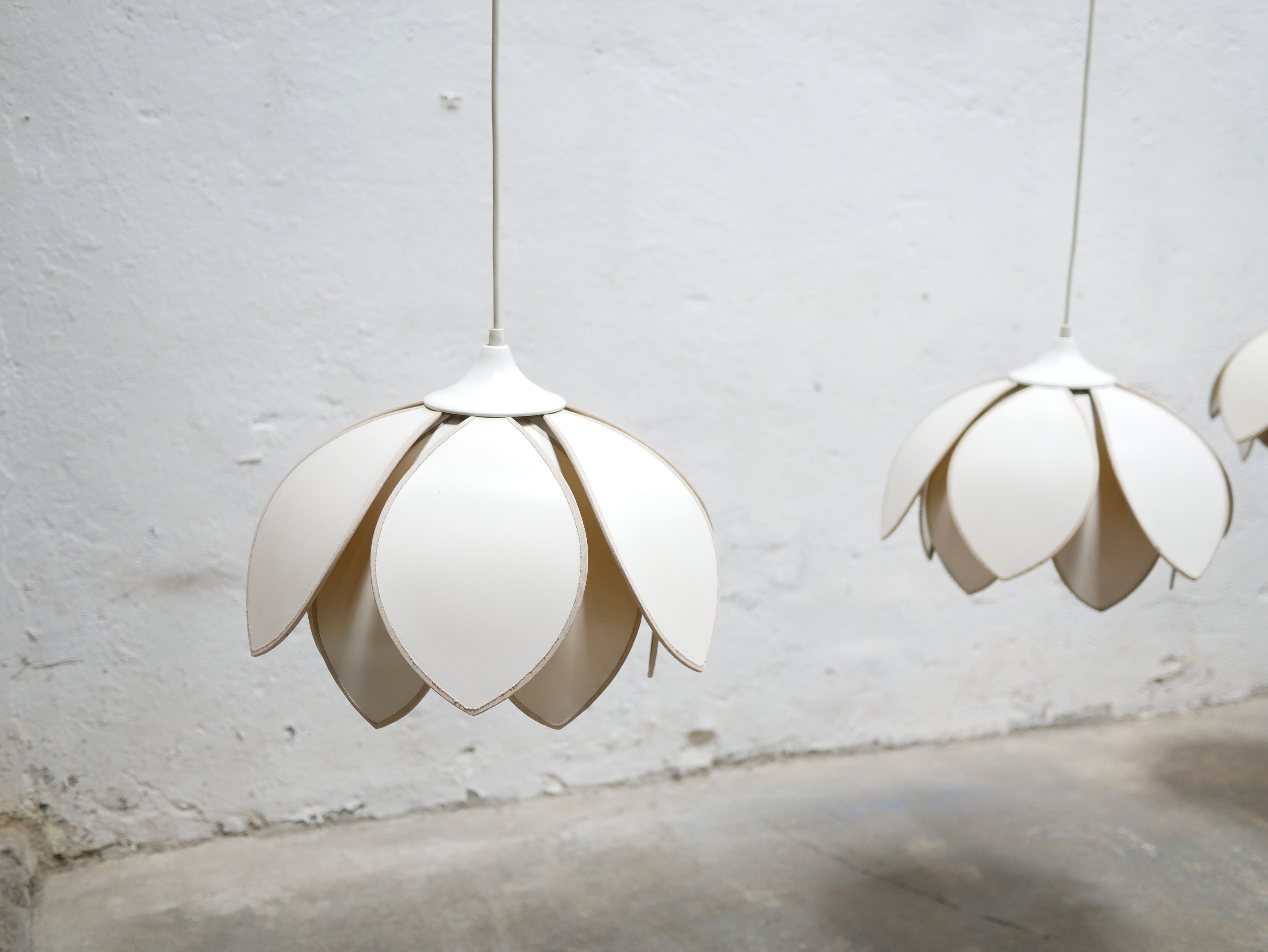 Vintage lotus flower pendant lamp