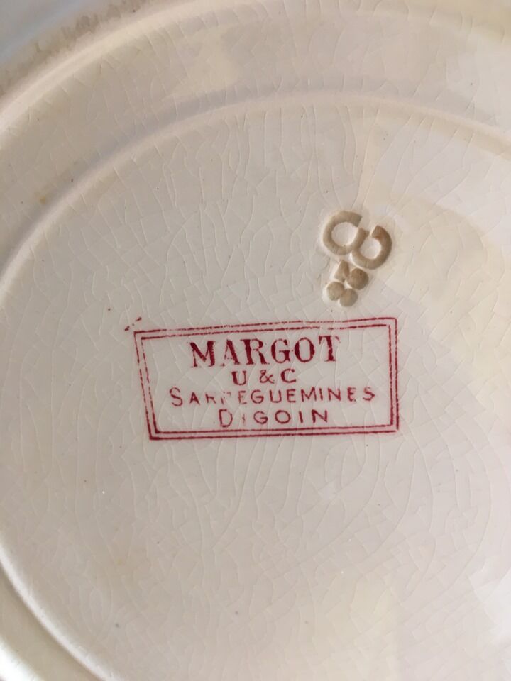 8 flat plates iron earth U&C Sarreguemines Digoin " Margot"