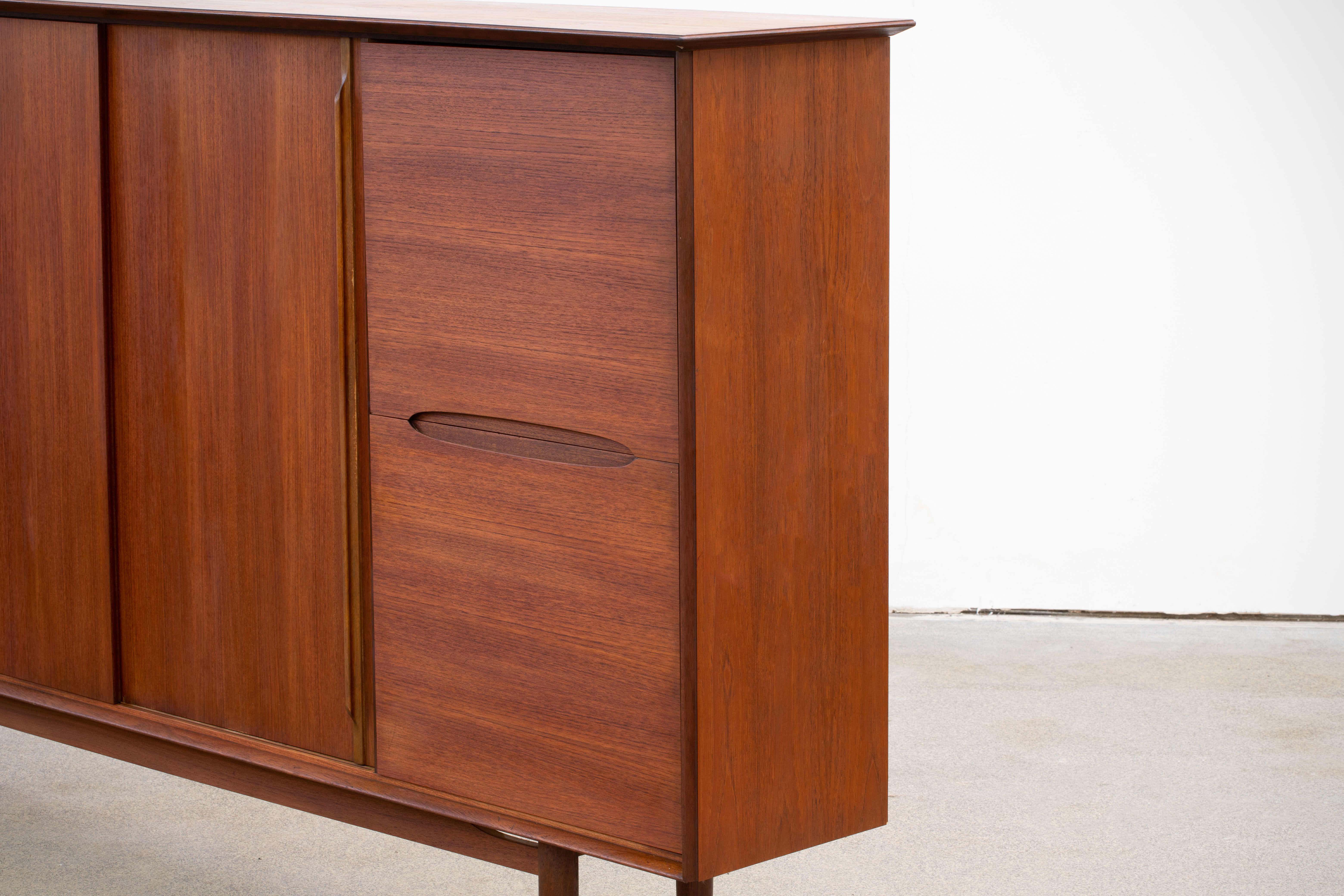 Vintage Scandinavian Enfilade – 260 cm