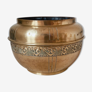 Brass pot cache