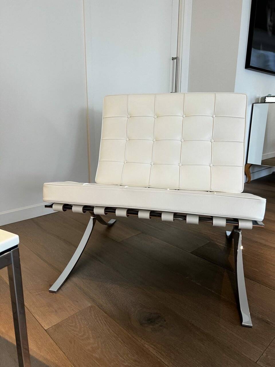 White Barcelona chair with ottoman – Knoll 2012 Edition -
