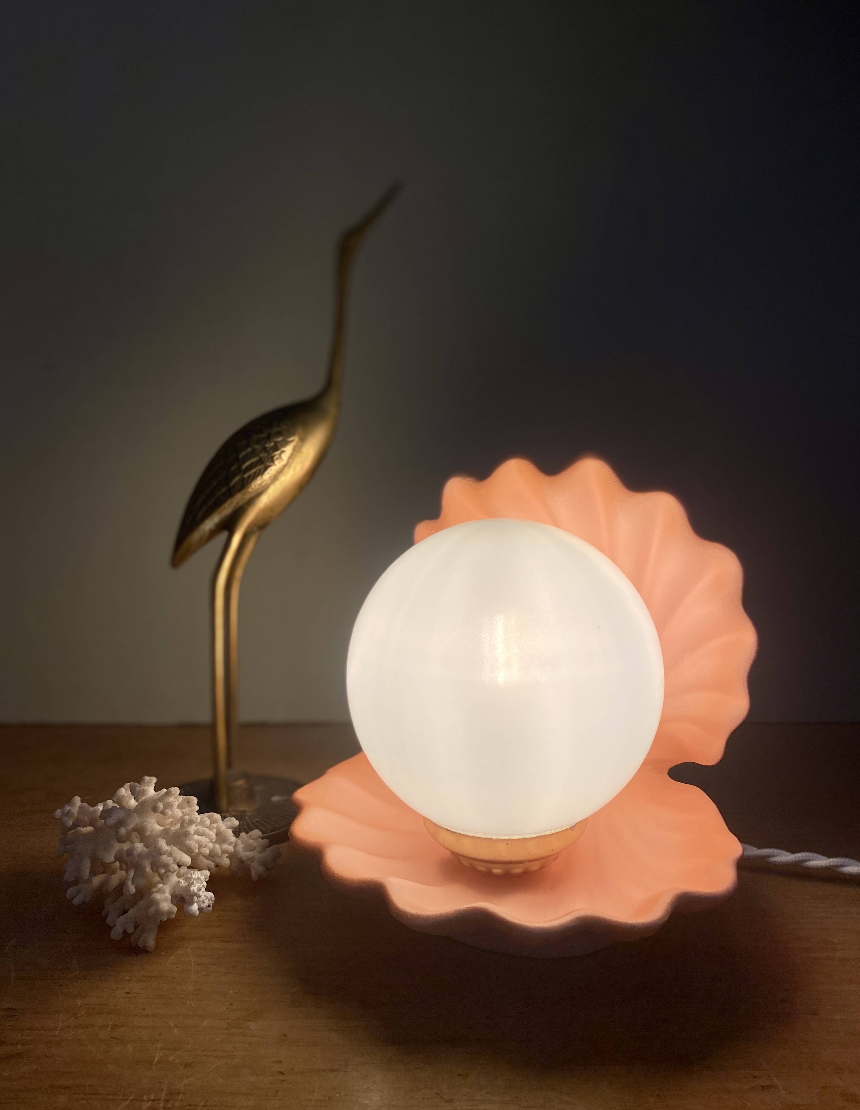 Vintage pink ceramic shell lamp