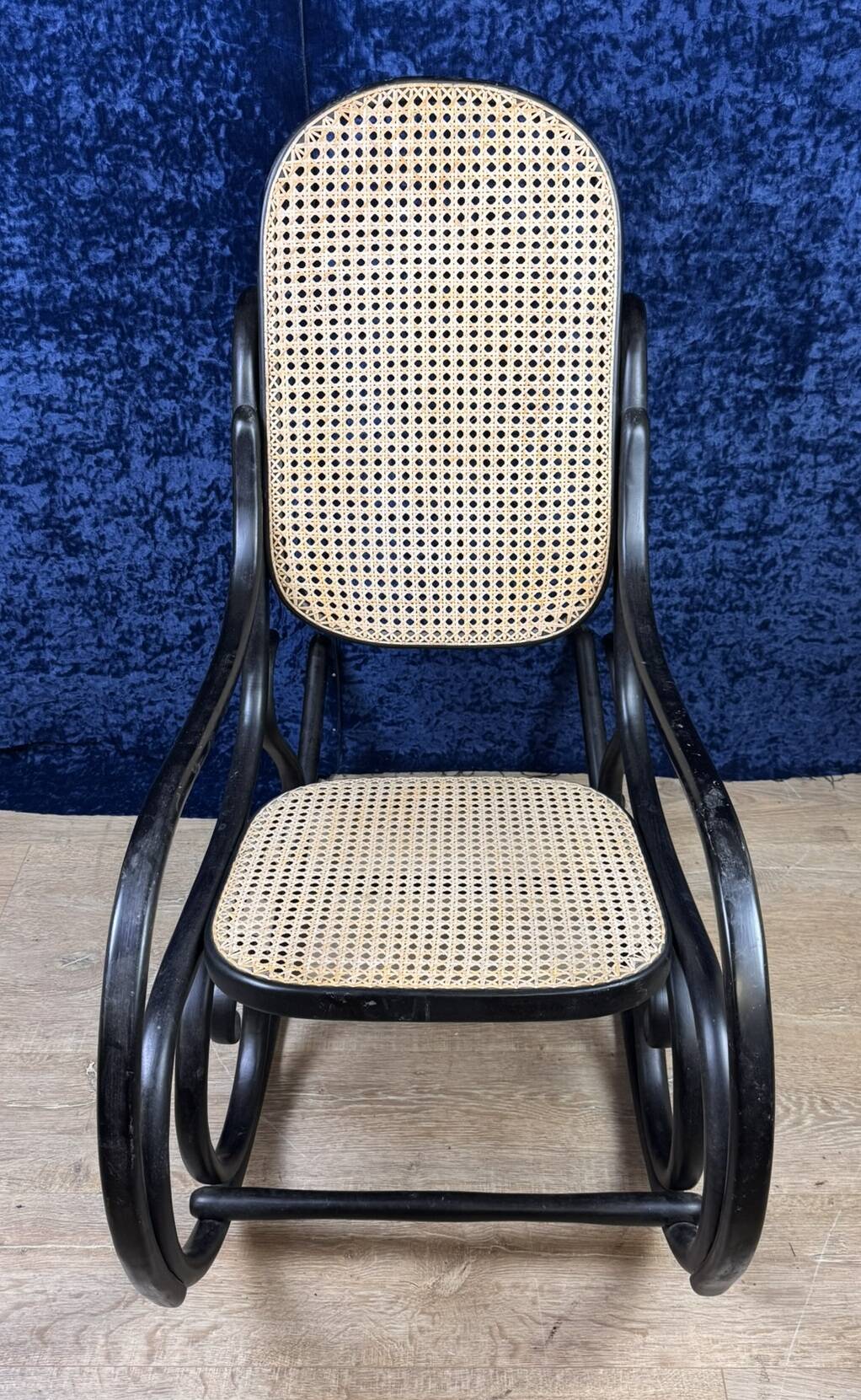 Beautiful rocking chair in the style of Thonet in blackened curved wood