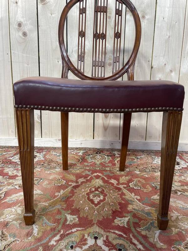 Suite de 6 chaises de style Louis XVI bordeaux