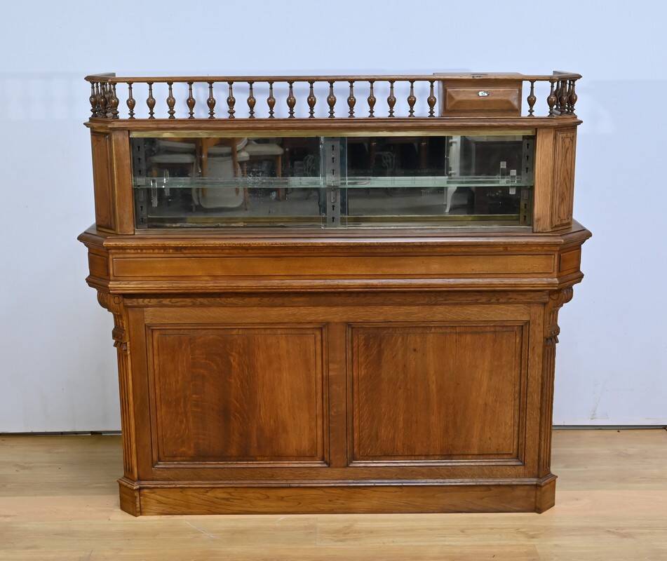 Oak apothecary counter – 1920