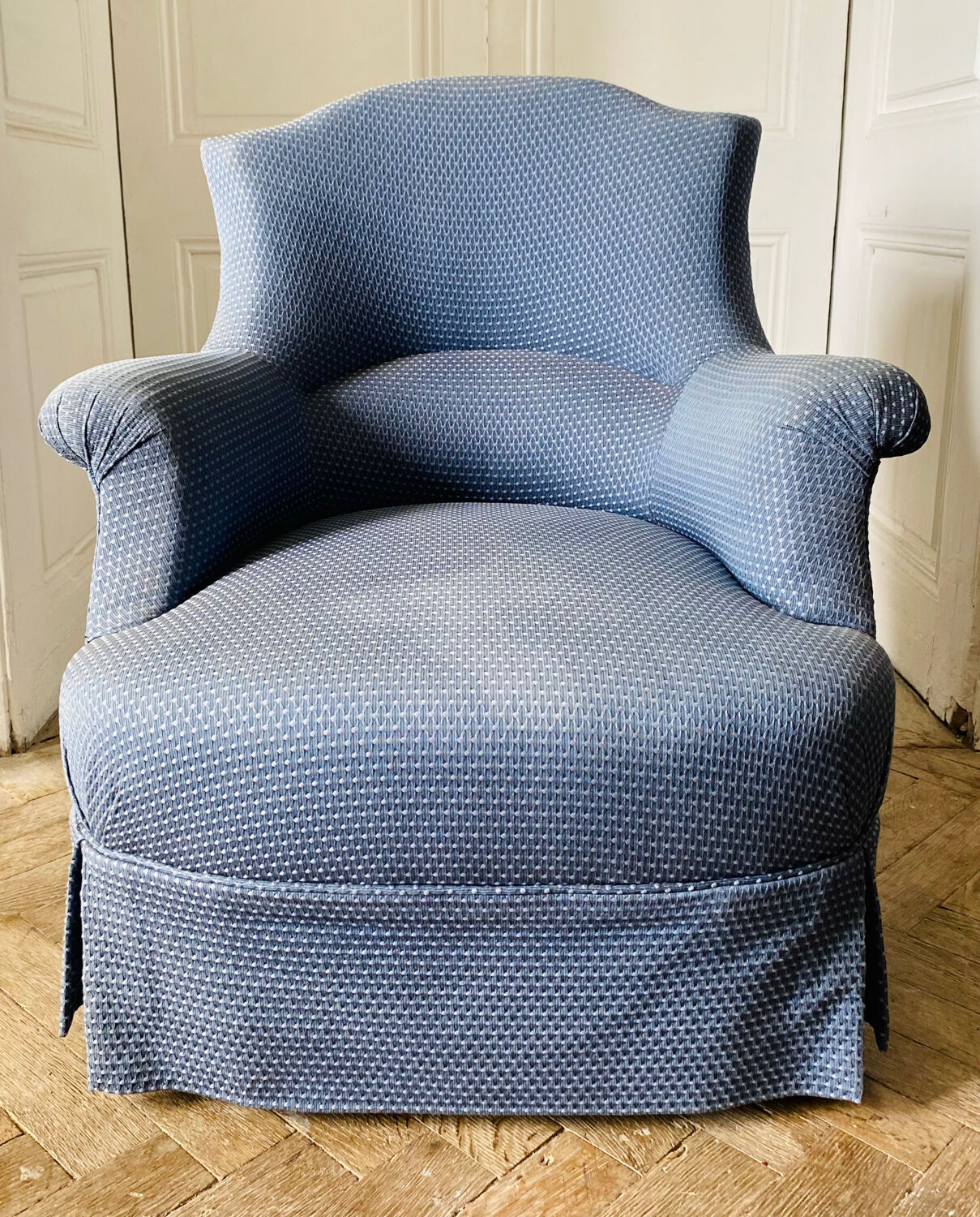 Paire de fauteuils crapauds Napoleon III tapisserie bleue - France 19eme siècle
